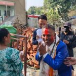 चुनावी प्रचारमा बालबालिका प्रयोग भएको नगरबाल सञ्जालद्धारा हर्क साम्पाङविरुद्ध निर्वाचन अधिकृतमा उजुरी